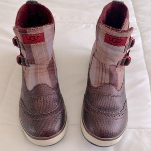 Ugg’s - purple plaid- Woman size 9